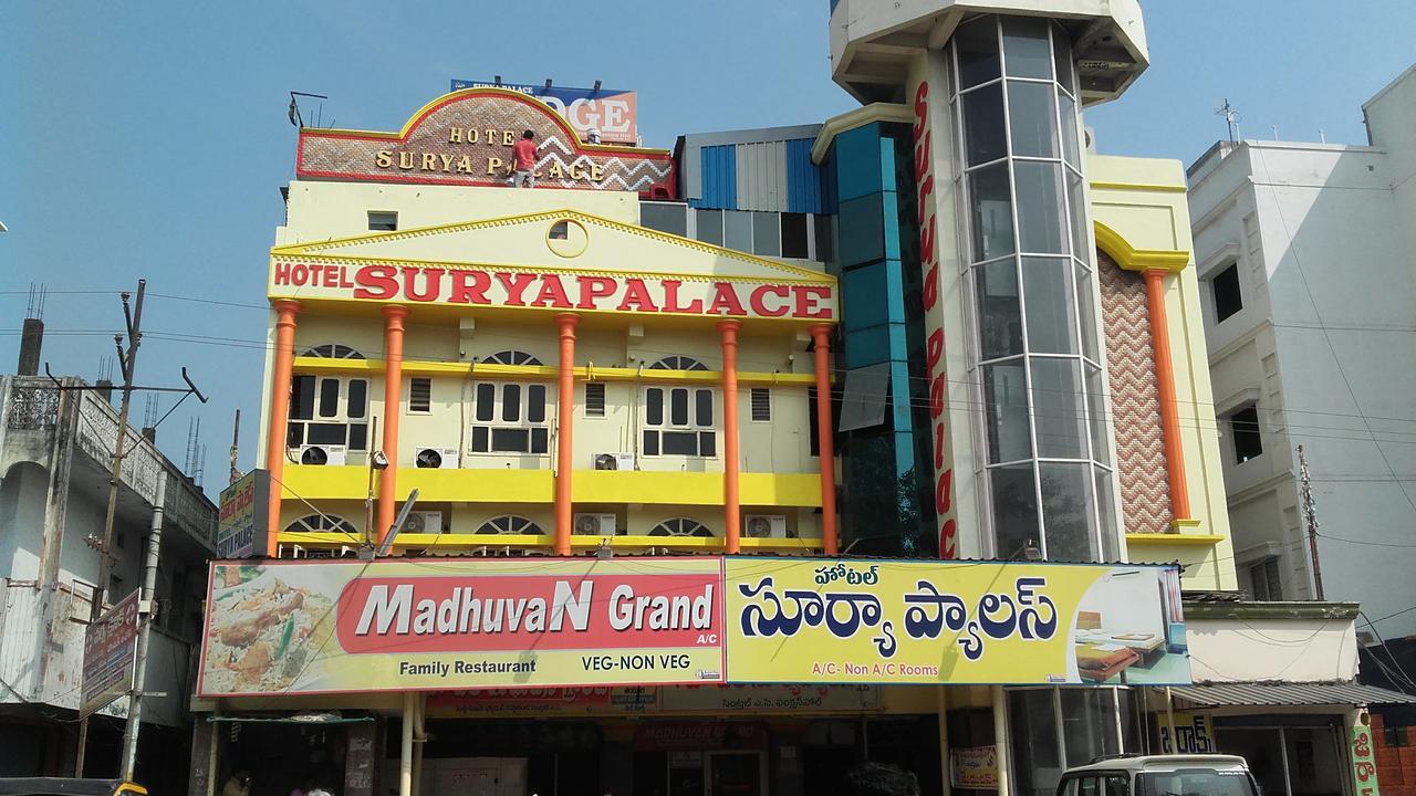 Hotel Surya Palace Kottagudem Exterior foto